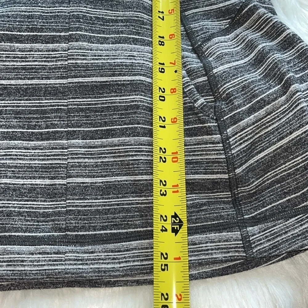 LULULEMON Athletica Half Zip-pullover Sweatshirt Reflective Stripes Size 6 Gray